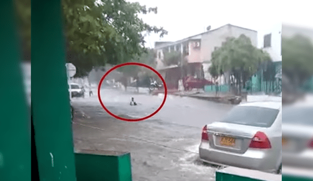 Facebook Viral: Valiente hombre rescatan a niño que fue arrastrado por arroyo [VIDEO]