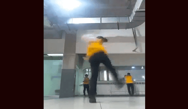 Facebook: trabajador del Metropolitano fue captado bailando capoeira en la Estación Central [VIDEO]