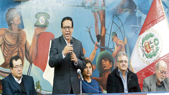 Juntos por el Perú pide cambiar la Constitución y nuevos comicios