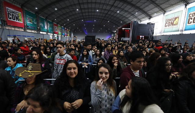 Cientos de fans se dieron cita en el Cetro de exposiciones del Jockey Club.