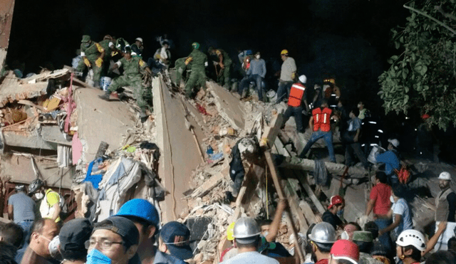 Terremoto en México: continúan dramático rescate de niña y cifra de muertos llega a 230 [EN VIVO]