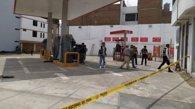 Sujetos llegaron al establecimiento en un auto portando un arma de fuego con el que amenazaron a la encargada. (Foto: Christian Moreno / La República)