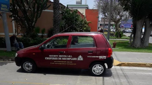#YoDenuncio: vehículo obstruye rampa para discapacitados