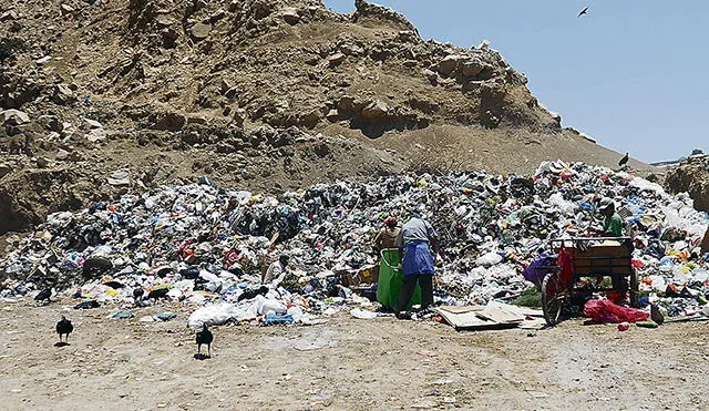 Denuncian a municipio por contaminar playas de Talara