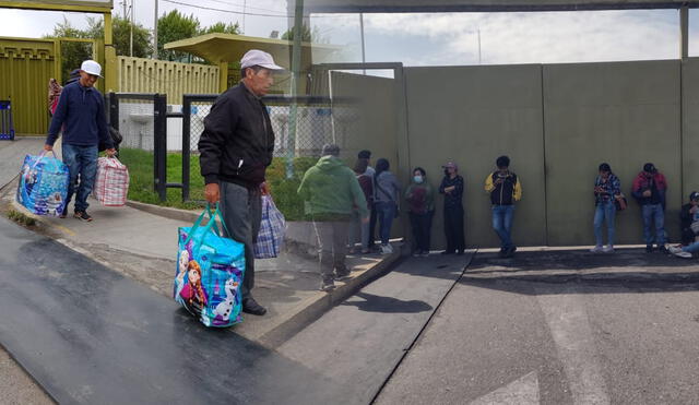 Arequipa. pasajeros llegaron al terminal terrestre con la ilusión de viajar. Foto LR