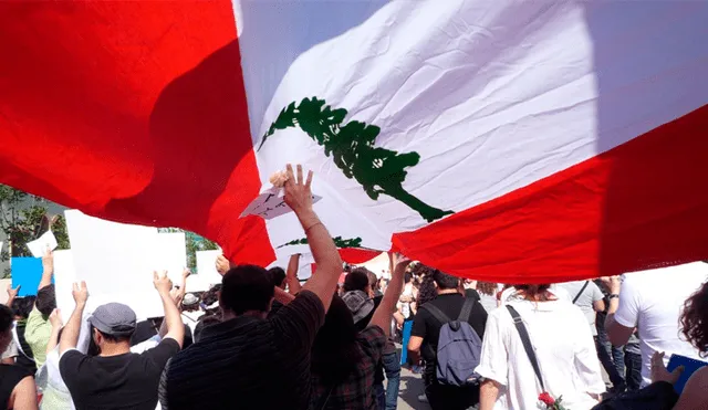 Seis dólares para hablar por WhatsApp: el nuevo impuesto que desató las protestas y el caos en Líbano [VIDEO]