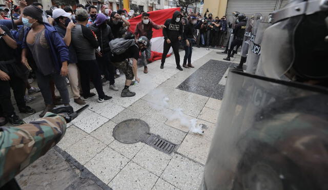 Enfrentamientos en Jirón de la Unión. Foto: Jorge Cerdán/La República