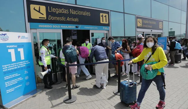 El endose de pasajes solo aplica para rutas nacionales. Foto: Gerardo Marín/La República