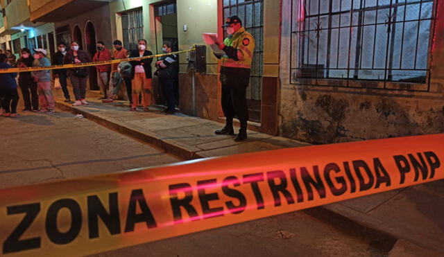 Policías de la comisaría Conde de la Vega llegaron al lugar para iniciar las investigaciones. Foto: María Pía Ponce / URPI - GLR