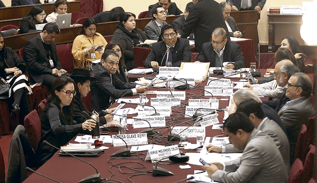 Fujimorismo se opone a proyecto de paridad de género en los partidos