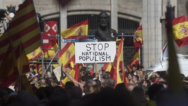 Multitudinaria marcha contra independencia de Cataluña[VIDEO]