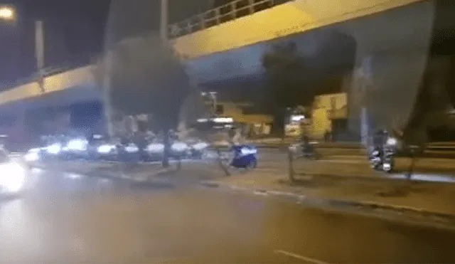 Surco: motociclistas toman vía y realizan piruetas peligrosas [VIDEO]