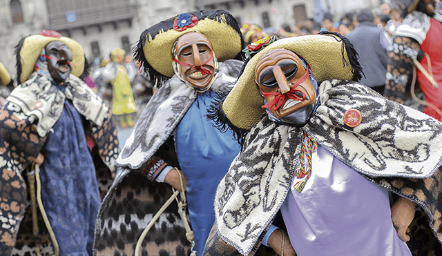 Huacones. Los danzantes, conformados por modernos y antiguos, se abrieron paso en las calles de Lima Centro.