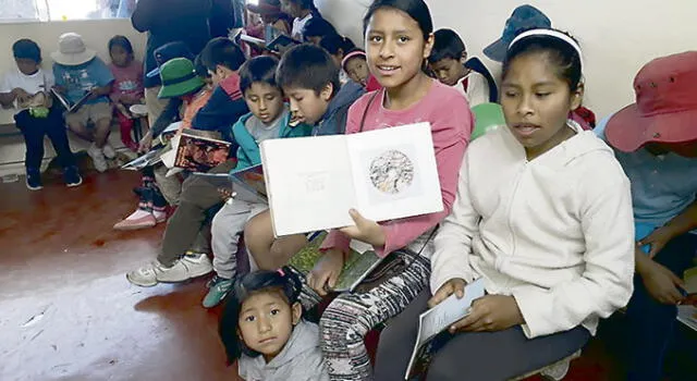 Arequipa: Llevan libros y promotores de lectura para niños de Villa El Triunfo