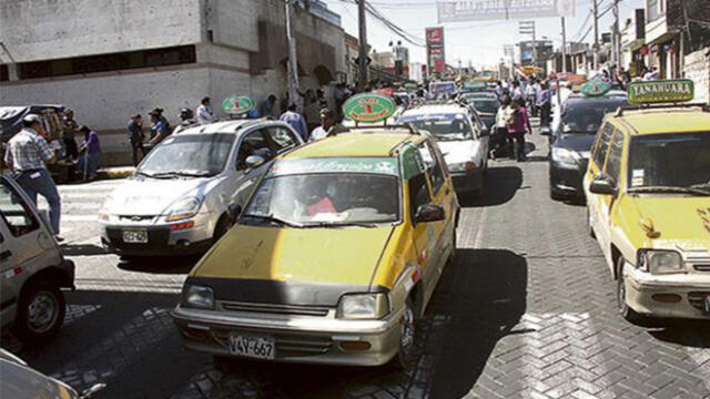 Regidor pedirá que taxis con permiso vencido, puedan seguir trabajando por 200 días.