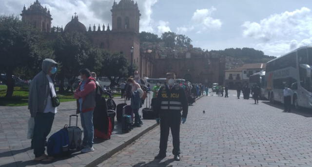 Turistas abordaron buses que los llevarán a su primera parada en Arequipa.