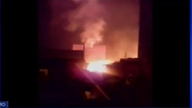 SJL: bomberos controlaron incendio que afectó carpintería en Campoy [VIDEO] 
