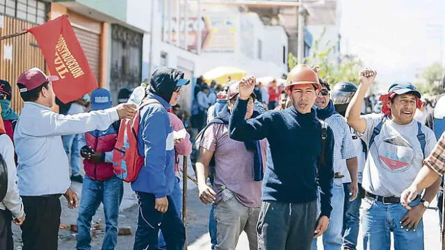 Un gerente fuera y 24 obreros heridos por protesta de construcción civil en Gobierno Regional de Arequipa [VIDEO]