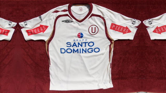 La camiseta de Universitario de Deportes de 2008 es una de las más populares. (Foto: Camiseta Crema Blog)