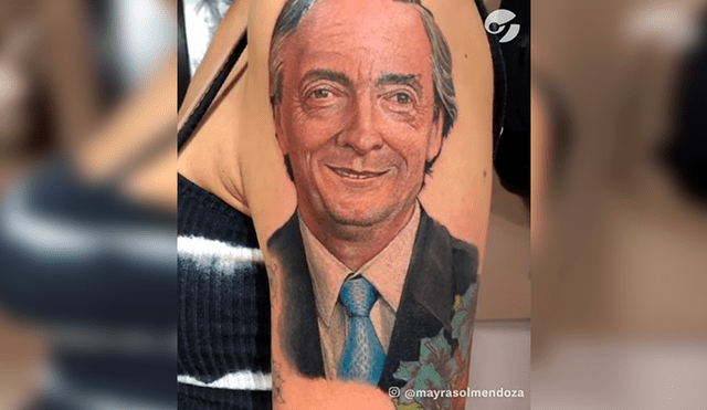 En Facebook, una mujer fanática del expresidente Néstor Kirchner se tatuó su rostro en todo el brazo.