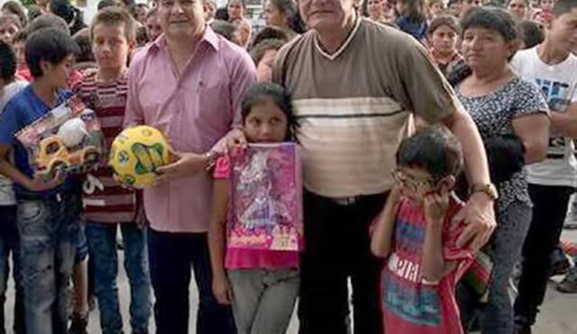 Denuncian que candidato a gobernador de Amazonas entrega ´dadivas´ a pobladores  