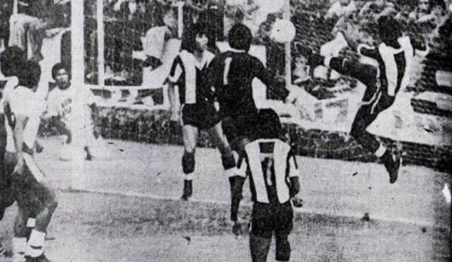 En 1975, Alianza Lima jugó una 'final' ante Alfonso Ugarte, de Puno, de la que logró salir victorioso. Foto: Historial Blanquiazul.