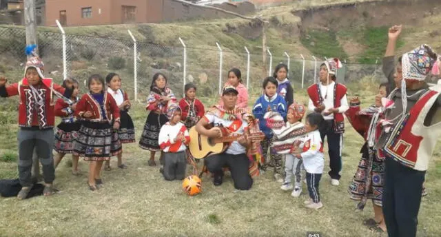 Cusco: niños alentaron en quechua a la selección de Perú previo a la final de la Copa