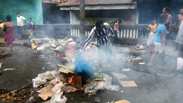 Iquitos: basura es quemada en calles de Belén