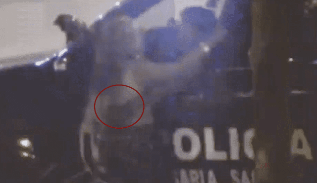 Tumbes: Policía fue captado cuando manoseaba a una joven a la que debía intervenir [VIDEO]