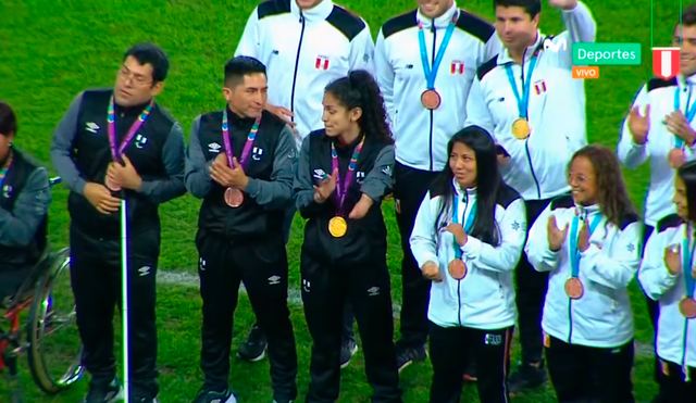 En la previa del partido amistoso contra Uruguay, la selección peruana le realizó un pasillo a los medallistas de los Juegos Panamericanos Lima 2019.