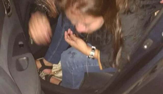 Sorprende en Facebook, usuaria de Uber vomitó en auto y chofer viralizó sus fotos