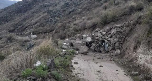Huaico bloqueó carretera en la provincia de La Unión.
