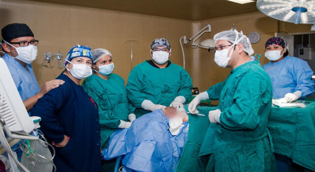 Médicos del hospital Antonio Lorena de Cusco realizaron una ardua labor al retirar el tumor del cuello de anciana.