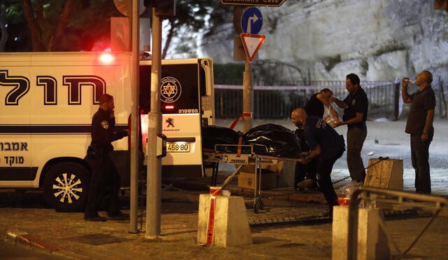 Mueren tres palestinos y un policía israelí