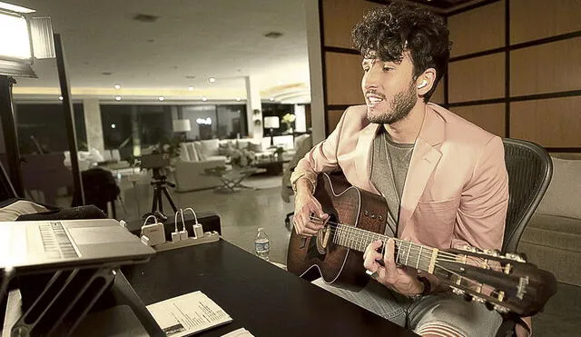 ‘Conecta y canta’. Con el cantante colombiano Sebastián Yatra. Foto: difusión