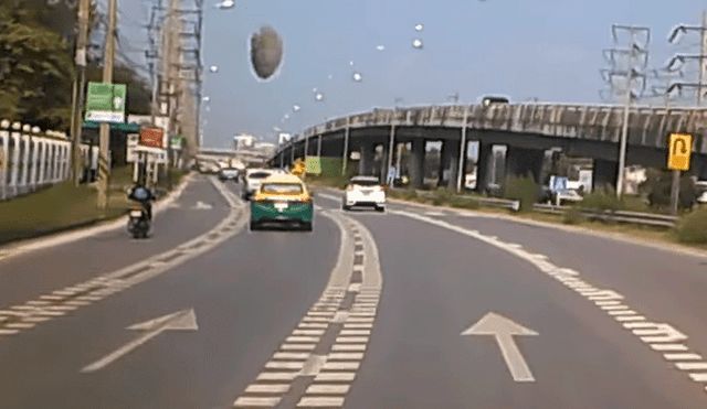 YouTube Viral: Choferes casi mueren tras caerle pesado objeto en carretera [VIDEO]