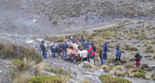 Choque múltiple deja cuatro muertos y tres heridos en vía Arequipa - Puno [FOTOS]