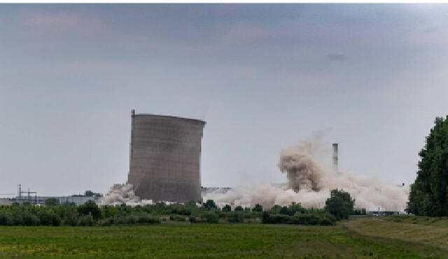 Así fue la secuencia de destrucción de ambos reactores. Foto: Reuters