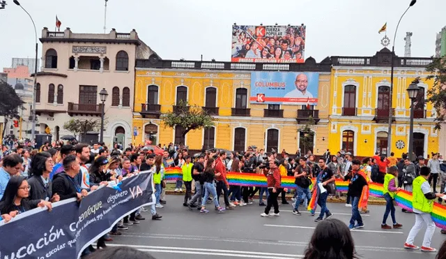 Marcha del Orgullo LGTBI gritó peculiar arenga al pasar por local de Fuerza Popular