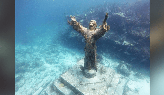 Desliza hacia la izquierda para ver las increíbles fotos que fueron publicadas en Facebook de la estatua de bronce de Jesús de Nazareth.