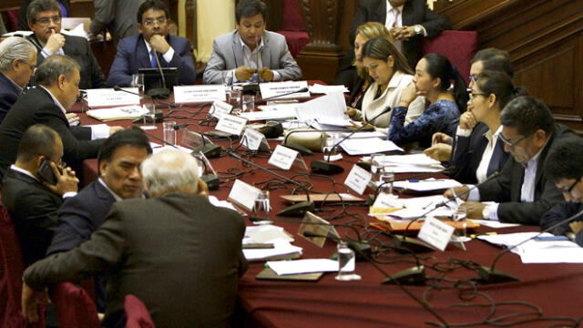 Fujimorismo archiva las denuncias contra Chávarry y Becerril