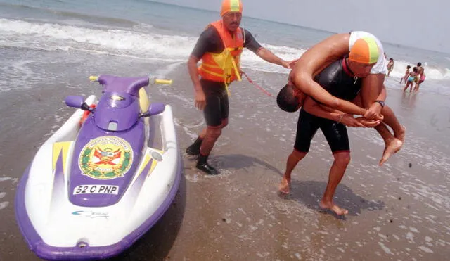 Policías ya han rescatado a 395 bañistas en 108 playas de Lima