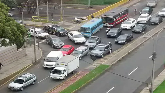 Quejas por congestión vehicular en Miraflores