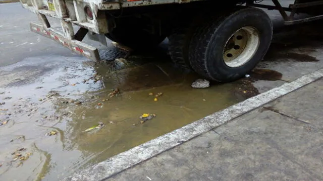 La Victoria: quejas por desbordes de desagüe en Mercado de Frutas [VIDEO]