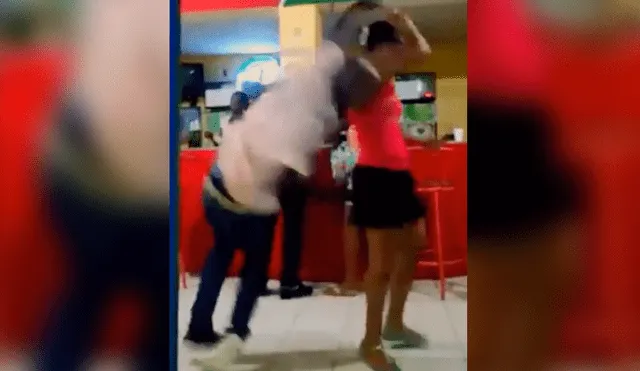 Facebook: hombre tropieza bailando salsa y se repone de forma épica [VIDEO]