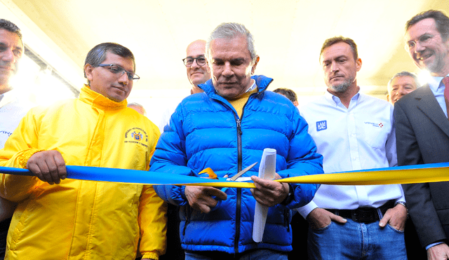Luis Castañeda durante la inauguración de la Línea Amarilla, en el 2018. Foto: Javier Quispe.