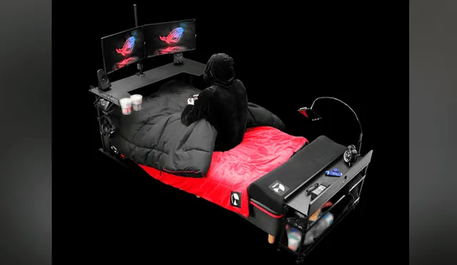 Cuenta de una cama de una plaza con escritorios plegables para PC, consolas, mandos y hasta smartphone.