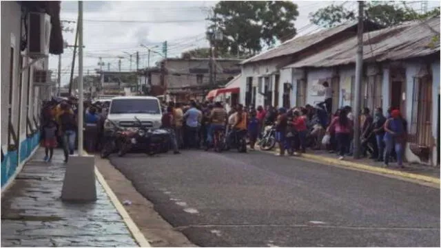 El sector minero de El Callao, en el estado Bolívar, Venezuela, ha protestado para no aceptar los nuevos billetes de 50.000 bolívares. Foto: Descifrado