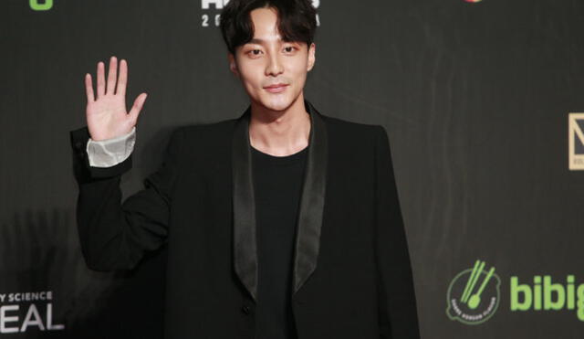 Roy Kim es un cantante, modelo y DJ coreano de 26 años.