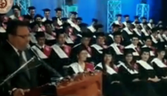 Facebook viral: trolean a maestro de ceremonia y lo obligan a decir curioso saludo [VIDEO]